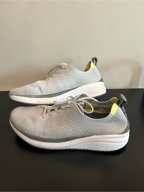 Light Gray Knit Slip-On Sneakers with Green Accent